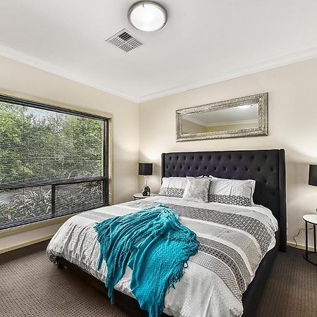 Accommodation On Lansell 1 Being Unit 1 Of 6 Lansell Street Mount Gambier Extérieur photo