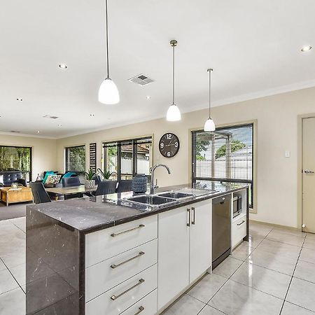 Accommodation On Lansell 1 Being Unit 1 Of 6 Lansell Street Mount Gambier Extérieur photo