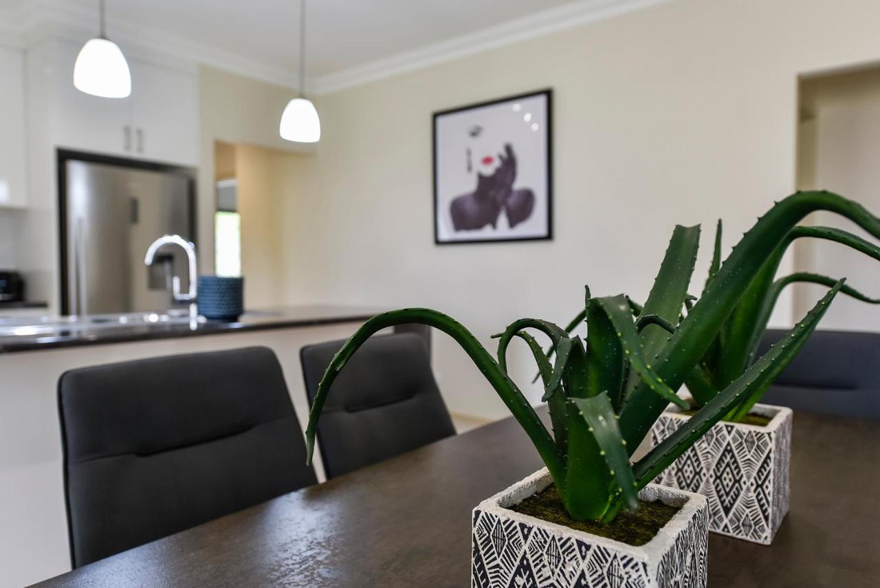 Accommodation On Lansell 1 Being Unit 1 Of 6 Lansell Street Mount Gambier Extérieur photo
