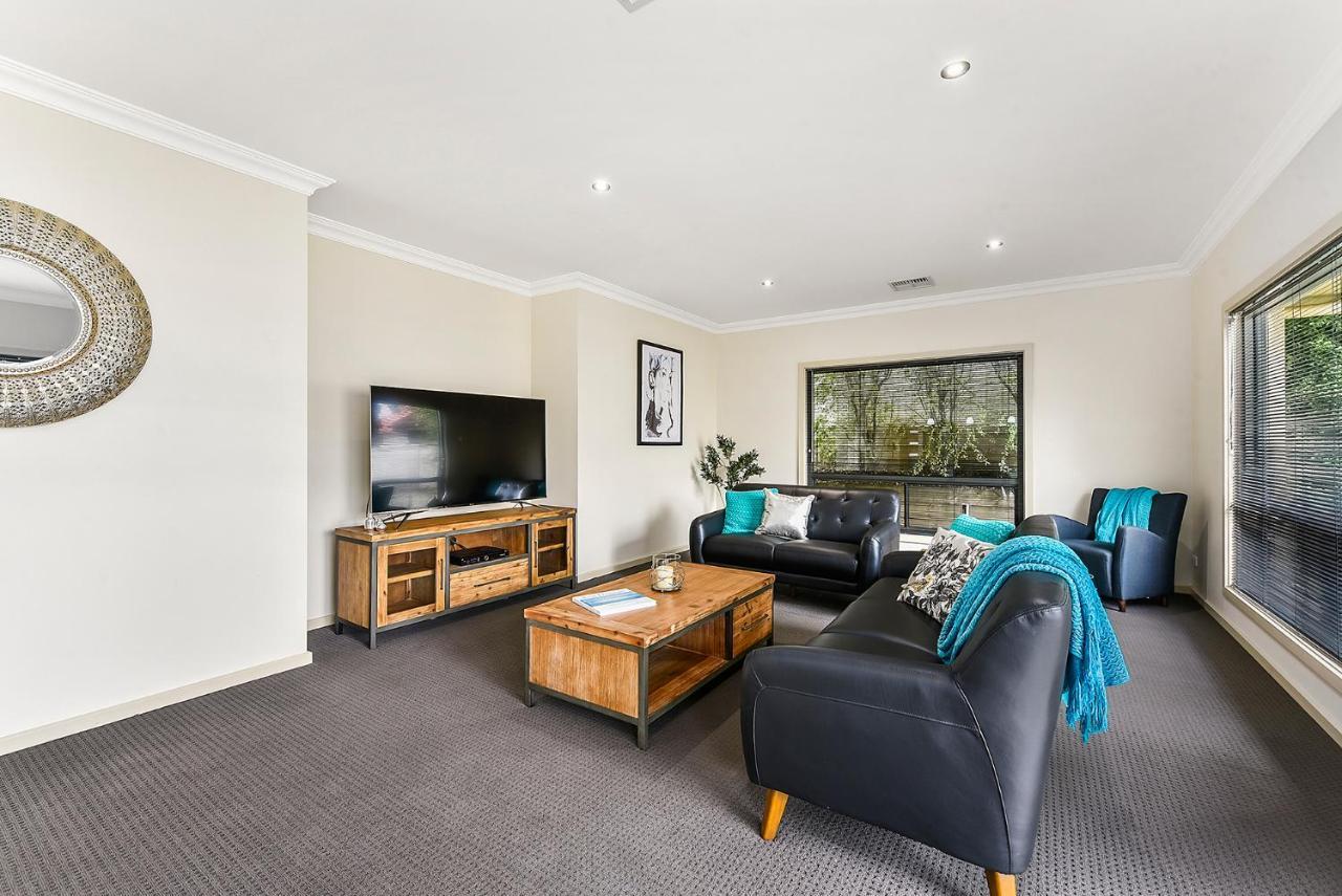 Accommodation On Lansell 1 Being Unit 1 Of 6 Lansell Street Mount Gambier Extérieur photo