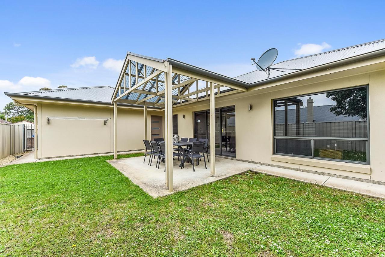 Accommodation On Lansell 1 Being Unit 1 Of 6 Lansell Street Mount Gambier Extérieur photo